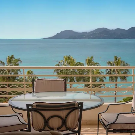 Buckingham & Lloyds - * Cannes